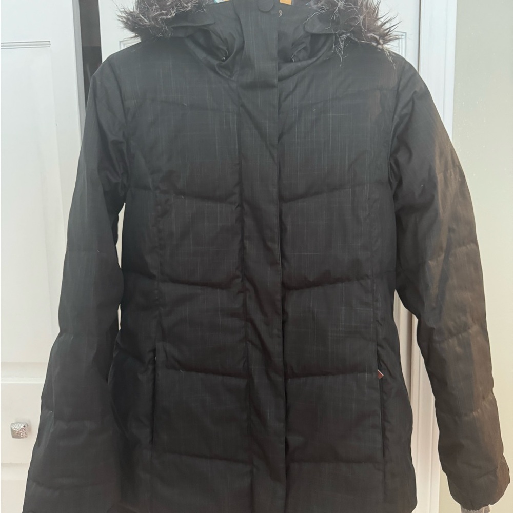 Roxy Black and White Plaid Puffer Style Ski/Snowboard Jacket with Fur-Lined Hood